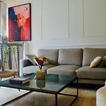 Elegant & Luminous 2-br - Center شقة *