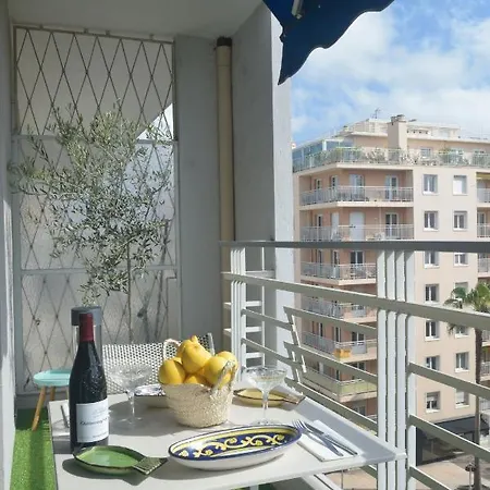 Elegant & Luminous 2-br - Center شقة *